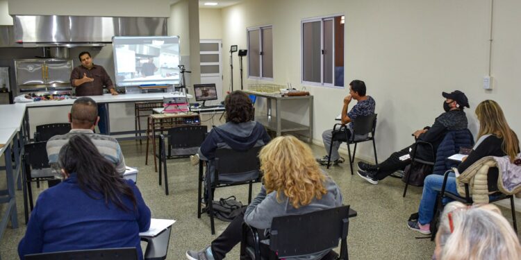 Continúan los talleres gratuitos, en este caso el de Electricidad