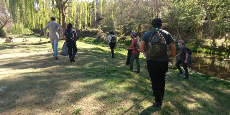 Pequeños cadetes de bomberos voluntarios del Volcán y el amor por el cuidado del medioambiente
