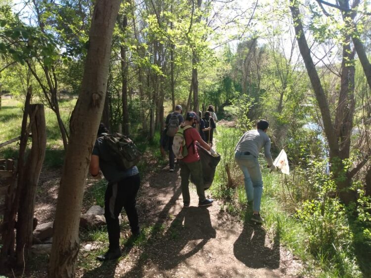 Pequeños cadetes de bomberos voluntarios del Volcán y el amor por el cuidado del medioambiente