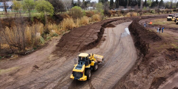 Comenzaron los trabajos de las calles de interconexión con la nueva rotonda de Los Puquios