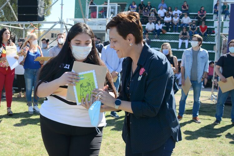 Más de 2.300 alumnos de San Luis, Juana Koslay, El Volcán, La Punta y Potrero de los Funes recibieron sus estampillas escolares