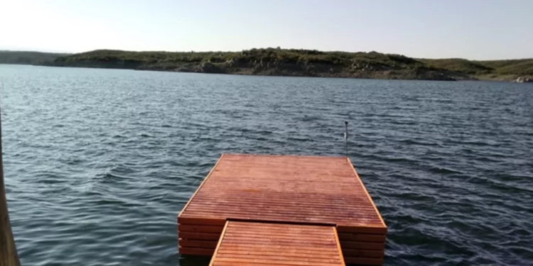 Comenzaron a instalar muelles flotantes en los diques provinciales