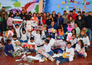 Incentivo a la lectura: El intendente Jorge “Toti” Videla reconoció el esfuerzo de docentes y alumnos de la  Escuela Rural de Los Puquios “Cabildo Abierto”