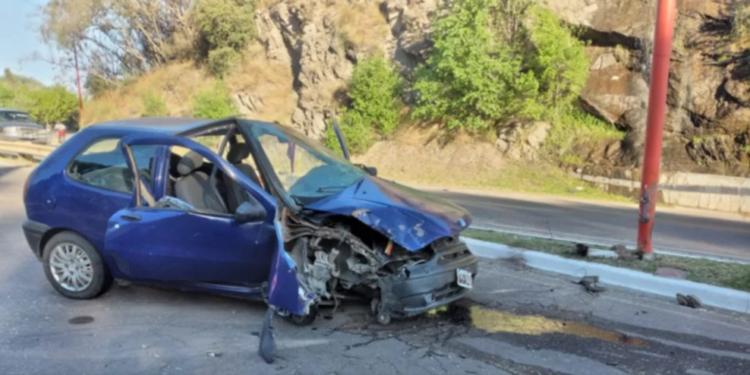 Dos accidentes, con vuelco incluído, sobre Avenida del Viento Chorrillero