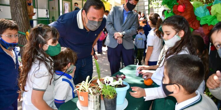El instituto San Francisco celebró sus 35 años y realizó una muestra de Educación Ecológica con la presencia del intendente