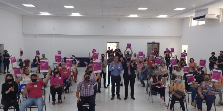 38 familias de Juana Koslay recibieron las escrituras de sus viviendas