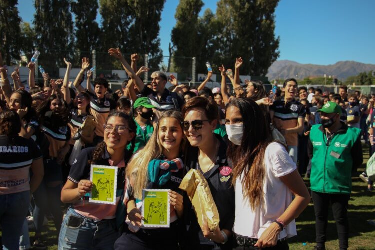 Más de 2.300 alumnos de San Luis, Juana Koslay, El Volcán, La Punta y Potrero de los Funes recibieron sus estampillas escolares