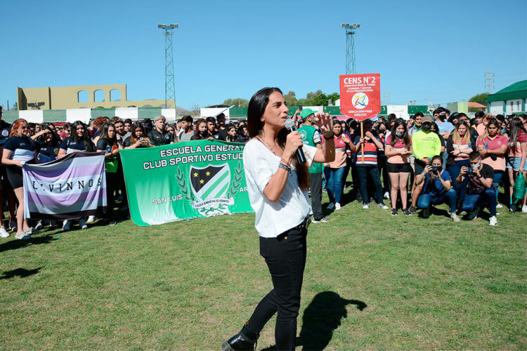 Más de 2.300 alumnos de San Luis, Juana Koslay, El Volcán, La Punta y Potrero de los Funes recibieron sus estampillas escolares