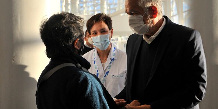 El gobernador dio la bienvenida a los primeros pacientes de consultorios externos y el área de diagnóstico por imágenes del Hospital “Ramón Carrillo”