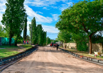 Construcción de cordón cuneta en barrio Francisco Loyola
