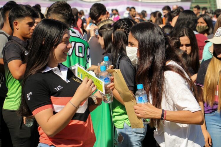 Más de 2.300 alumnos de San Luis, Juana Koslay, El Volcán, La Punta y Potrero de los Funes recibieron sus estampillas escolares