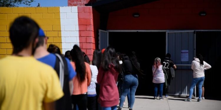 Reactivación provincial: lugares de inscripción para ayuda extraordinaria al sector privado, asistencia al desempleado y créditos de reparación