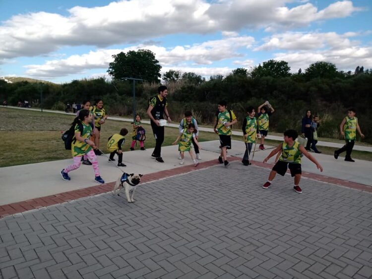 La fiesta del Mini Básquet se vivió a pleno en Juana Koslay