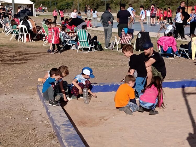 La fiesta del Mini Básquet se vivió a pleno en Juana Koslay