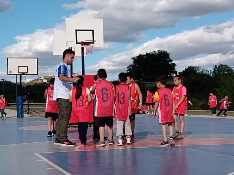 La fiesta del Mini Básquet se vivió a pleno en Juana Koslay
