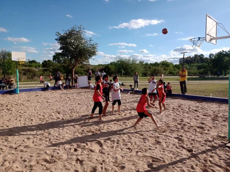 La fiesta del Mini Básquet se vivió a pleno en Juana Koslay