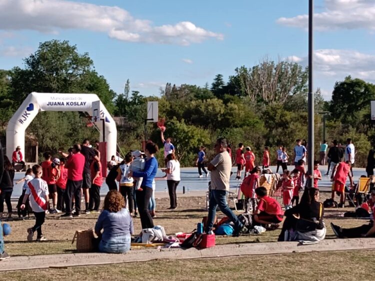 La fiesta del Mini Básquet se vivió a pleno en Juana Koslay