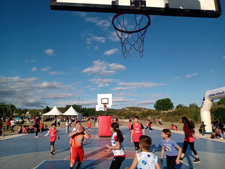 La fiesta del Mini Básquet se vivió a pleno en Juana Koslay