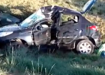 Un auto perdió el control e impacto contra un árbol en Aguada de Pueyrredón