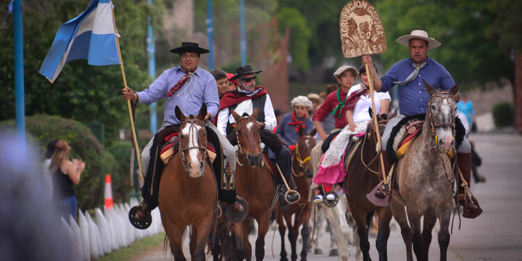Culminó la 21° marcha ecuestre que emuló a los hombres y mujeres que aportaron a la gesta libertadora