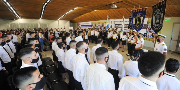 Egresaron más de 100 cadetes del Instituto Superior de Seguridad Pública