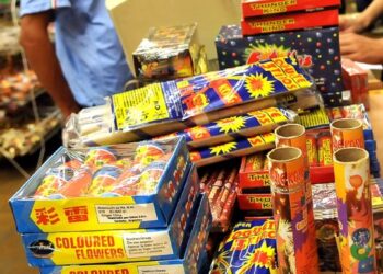 Acuerdan eliminar la producción de bombas de estruendo y petardos