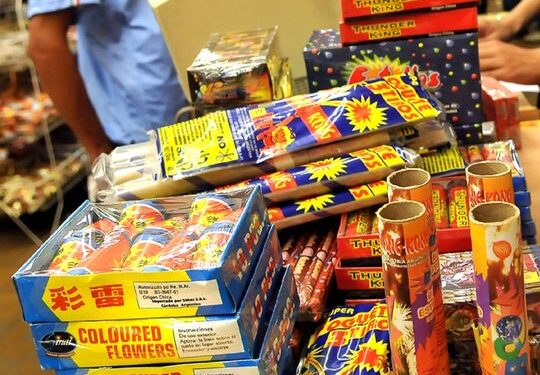 Acuerdan eliminar la producción de bombas de estruendo y petardos