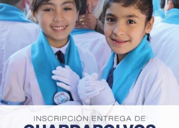 Entrega de guardapolvos para niñas y niños de nivel primario de Juana Koslay