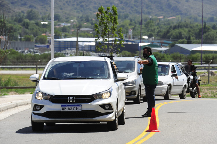 Comenzó a funcionar el centro de hisopados móvil en el Hospital Central “Dr. Ramón Carrillo”
