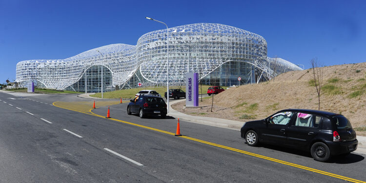 Comenzó a funcionar el centro de hisopados móvil en el Hospital Central “Dr. Ramón Carrillo”