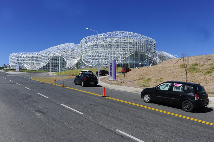 Comenzó a funcionar el centro de hisopados móvil en el Hospital Central “Dr. Ramón Carrillo”