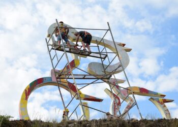 Pinta San Luis restaura la icónica escultura del ciclista en la Autopista Los Puquios