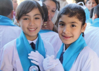 Este jueves se realiza al entrega de guardapolvos