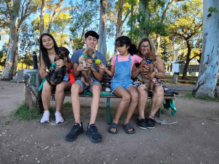 Los une el amor por los perros, pero no cualquier perro.