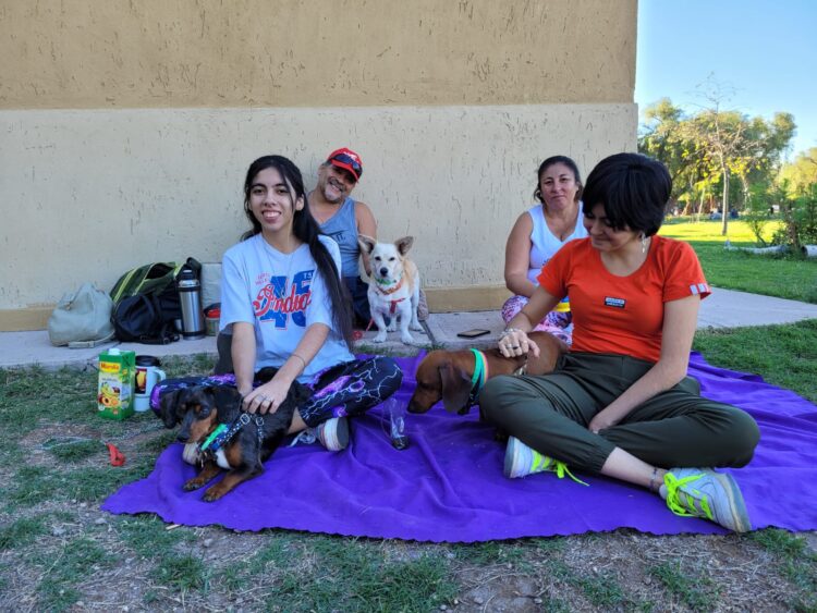 Los une el amor por los perros, pero no cualquier perro.