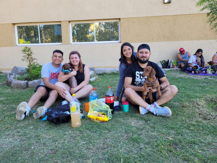 Los une el amor por los perros, pero no cualquier perro.