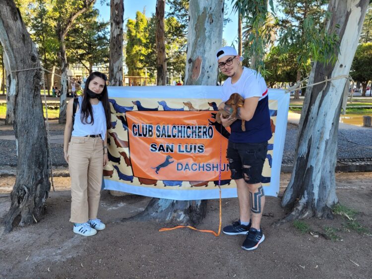 Los une el amor por los perros, pero no cualquier perro.