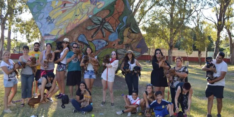 Los une el amor por los perros, pero no cualquier perro.