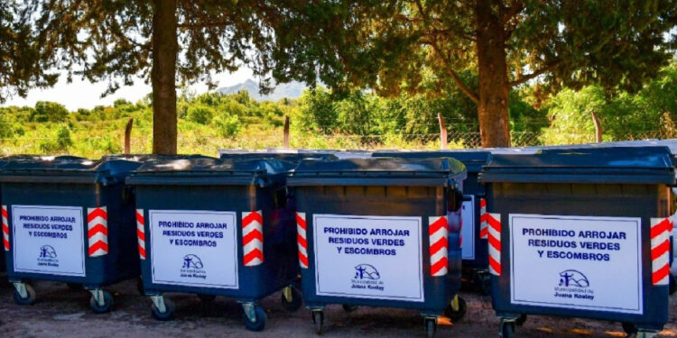 El municipio de Juana Koslay, adquirió 10 nuevos recolectores de residuos.