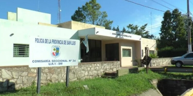 Quiso robar en viviendas del Barrio Cerros Colorados, lo persiguieron e hirió a dos policías