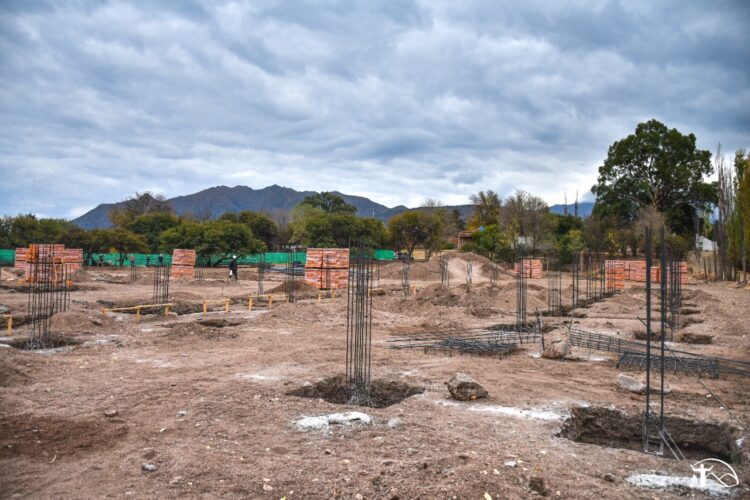 El intendente junto a autoridades provinciales y nacionales visitaron las viviendas que se realizan en Juana Koslay