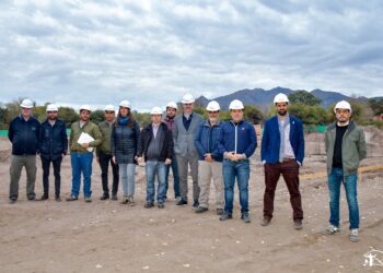 El intendente junto a autoridades provinciales y nacionales visitaron las viviendas que se realizan en Juana Koslay