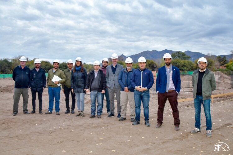 El intendente junto a autoridades provinciales y nacionales visitaron las viviendas que se realizan en Juana Koslay