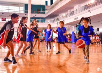 Niños del taller de básquet del Parque Urbano de Juana Koslay participaron en el 1° Encuentro Provincial de Mini Básquet en el Campus ULP