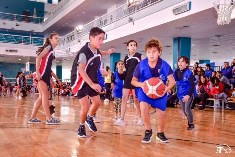 Niños del taller de básquet del Parque Urbano de Juana Koslay participaron en el 1° Encuentro Provincial de Mini Básquet en el Campus ULP