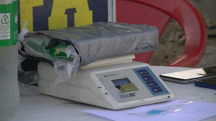 5 detenidos. 1 kg de cocaína incautada. Fueron el resultado de un operativo de la Policía Federal en Juana Koslay y San luis