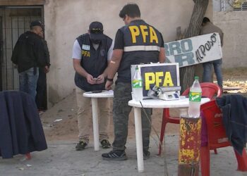 5 detenidos. 1 kg de cocaína incautada. Fueron el resultado de un operativo de la Policía Federal en Juana Koslay y San luis