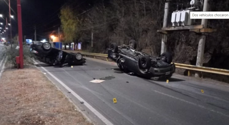 Choque y vuelco de dos vehículos en Av. Pte Perón
