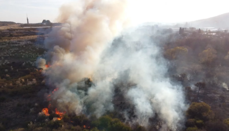 Controlaron un incendio en cercanías al Hospital “Ramón Carrillo”