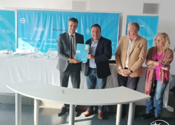 Firmaron un convenio con ENHOSA de la Nación para traer obras en cloacas y red de agua potable en Juana Koslay